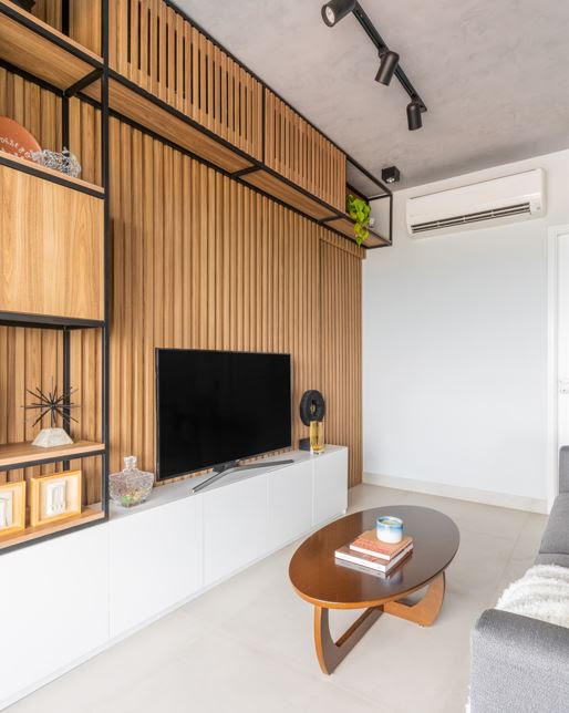 Mesa de centro redonda, oval ou quadrada? Arquiteto mostra qual formato combina com cada sala de estar
