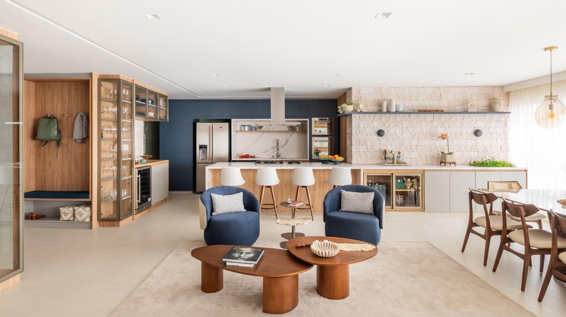 Mesa de centro redonda, oval ou quadrada? Arquiteto mostra qual formato combina com cada sala de estar