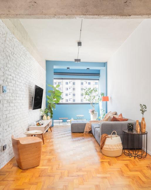 Mesa de centro redonda, oval ou quadrada? Arquiteto mostra qual formato combina com cada sala de estar