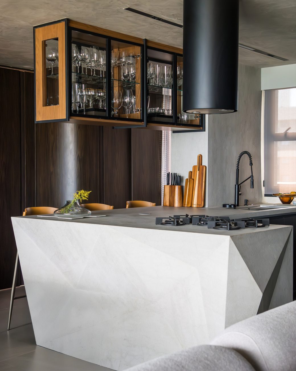 Apartamento de 103 m² em Salvador troca três suítes por duas e ganha vista para o mar em projeto assinado pela Vorá Arquitetura