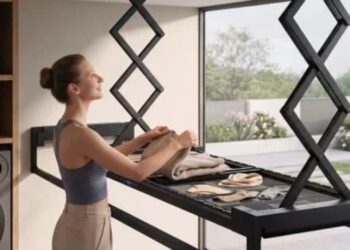 Varal inteligente seca roupa em poucos minutos e some no teto como luminária, mostra nova aposta da Xiaomi